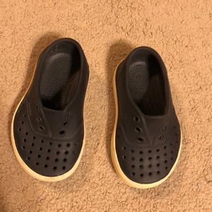 Native shoes child size 5